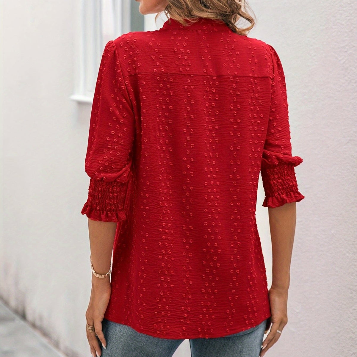 Blusa com detalhes franzidos com decote em v